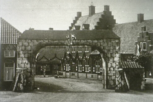 F00389 Feestpoort t.g.v. 600 jaar stad