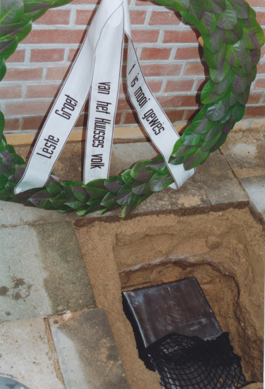 F01304 0001