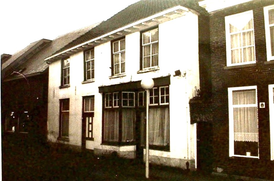 21.B.3 K.K. wit huis F06170 09 