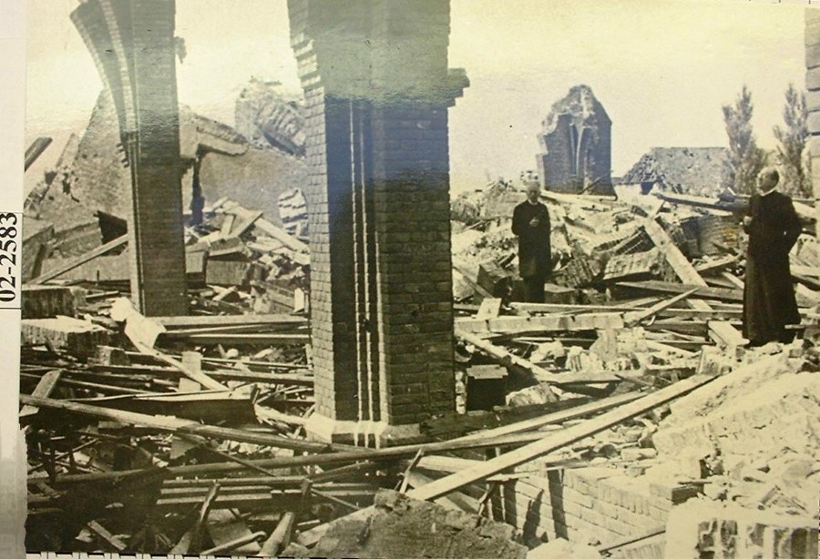 Verniuelde kerk ZandF02583 02