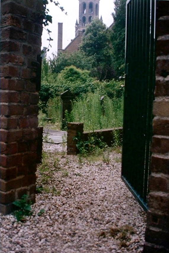 29.B3. Toegang tot kerkhofje.F05639 05. Ko